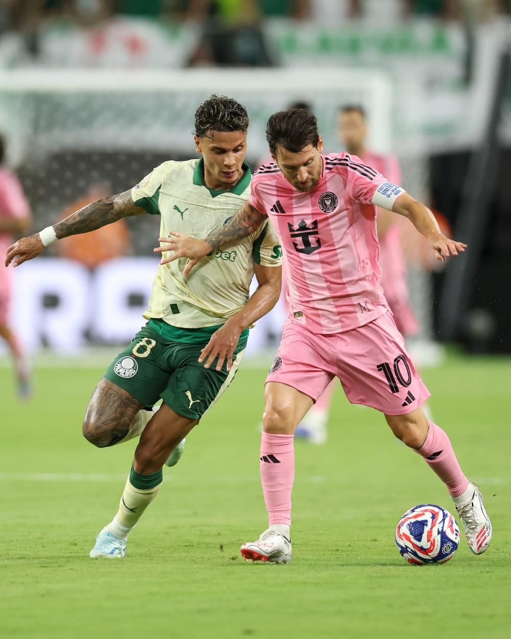 包含欧洲豪门对阵，球风相较谁更胜一筹的词条