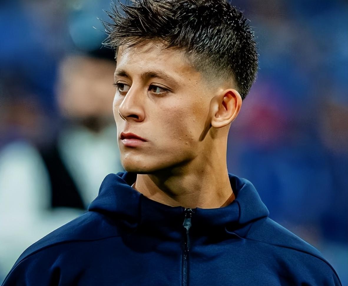 比利亚雷亚尔中路过人如麻，战术灵活变化的简单介绍