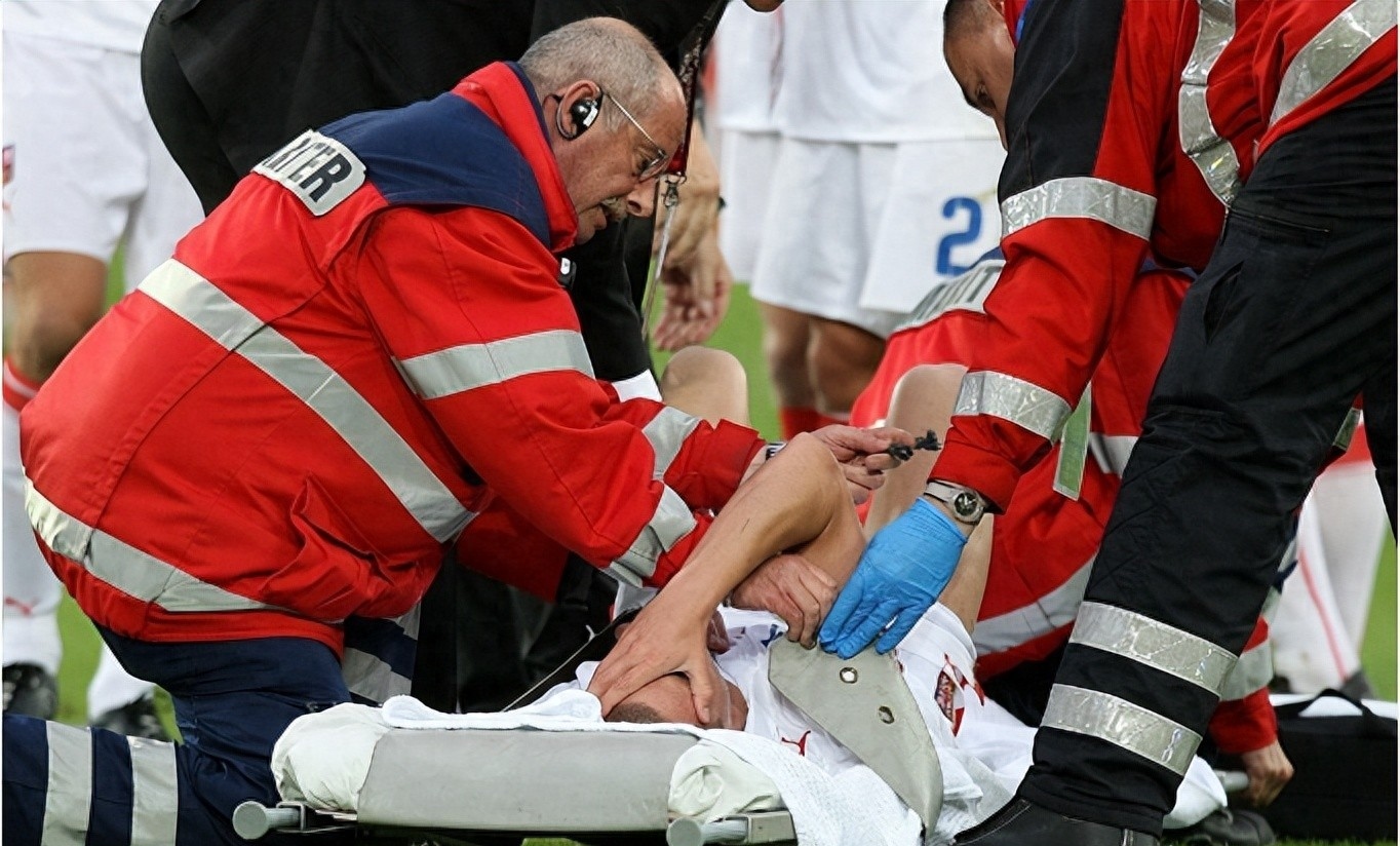 赫塔费门将受伤下场，球队面临尴尬的简单介绍