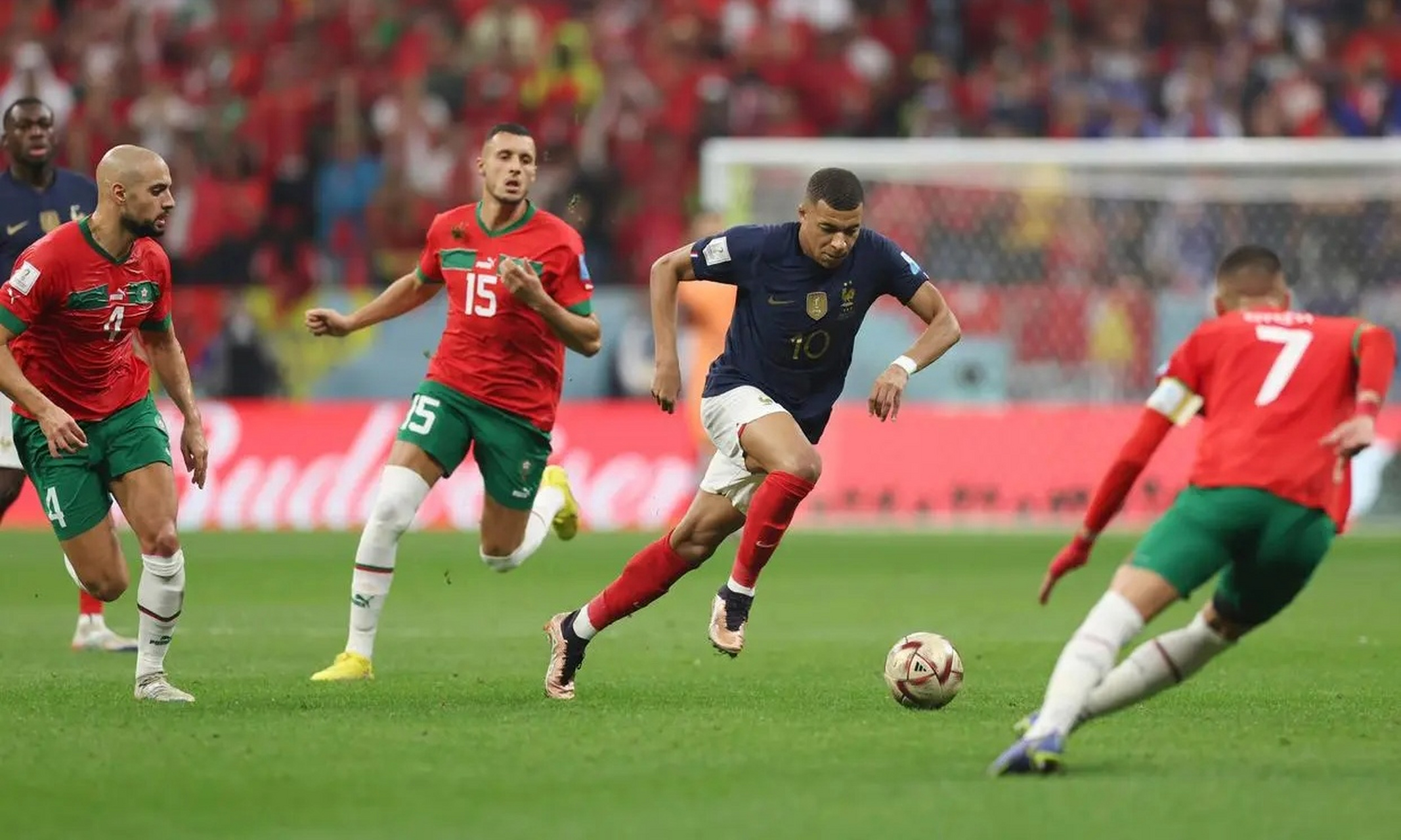 法国队在国际比赛中击败对手获得胜利的是谁