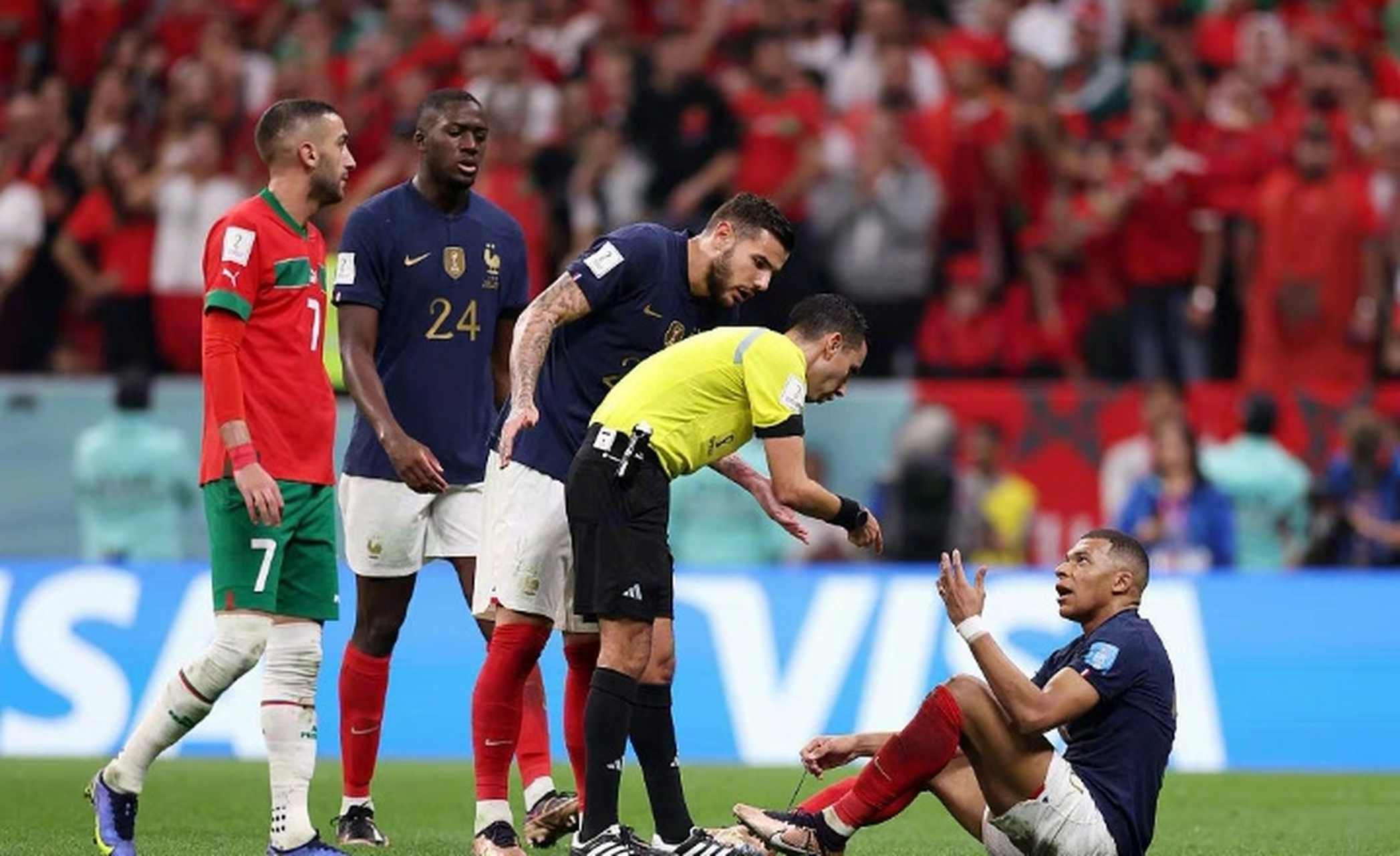 法国队在国际比赛中击败对手获得胜利的是谁